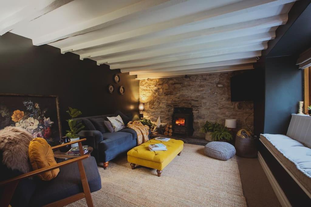 River Cottage, A Luxurious And Cosy Riverside Cottage For Two Welshpool Exterior photo