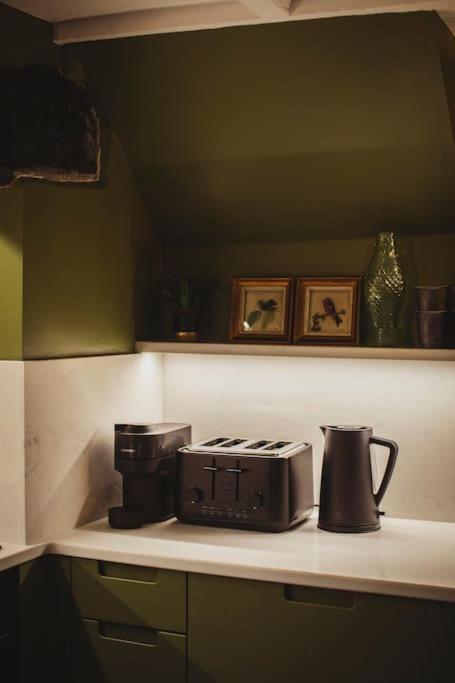 River Cottage, A Luxurious And Cosy Riverside Cottage For Two Welshpool Exterior photo