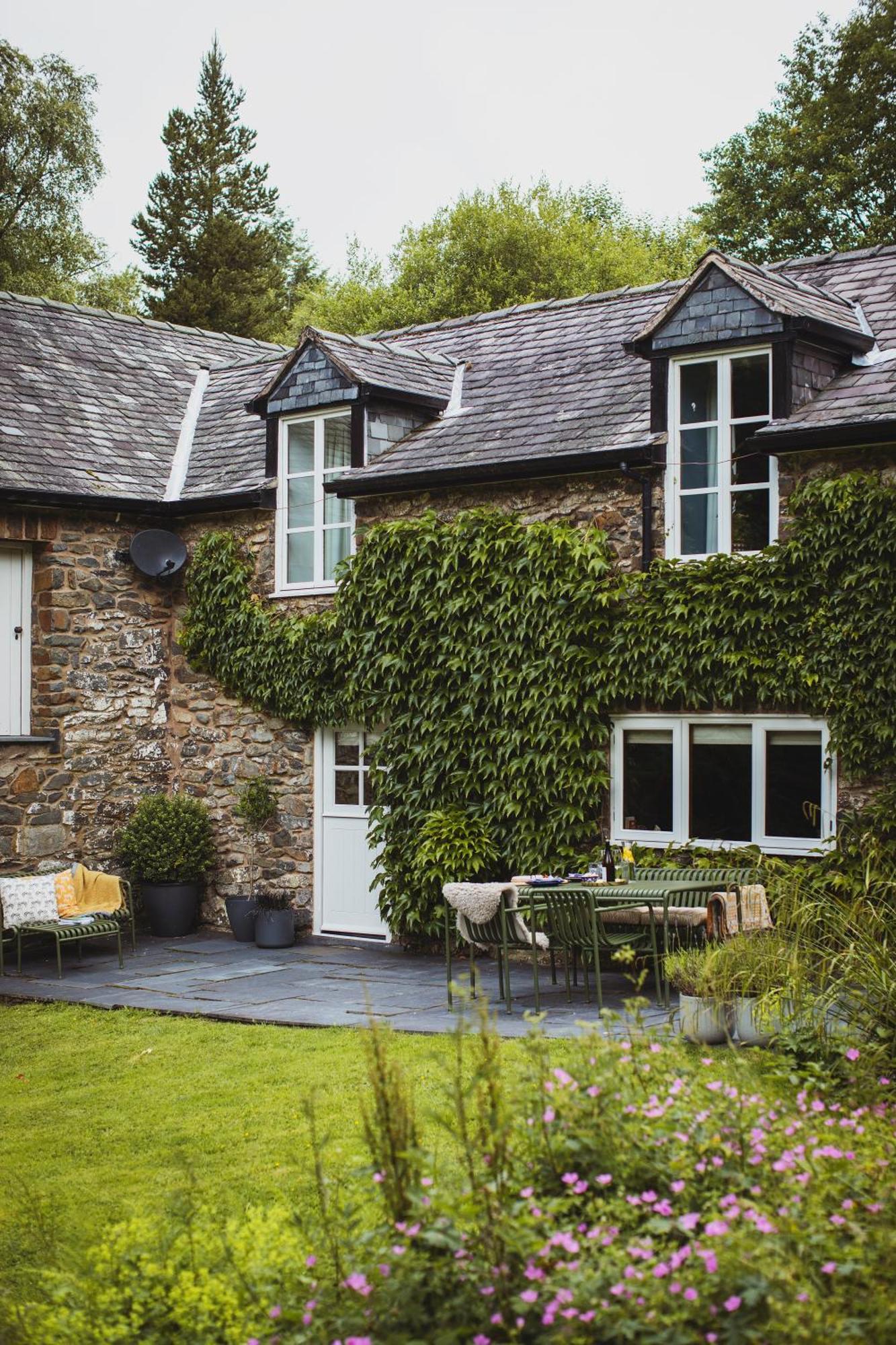 River Cottage, A Luxurious And Cosy Riverside Cottage For Two Welshpool Exterior photo